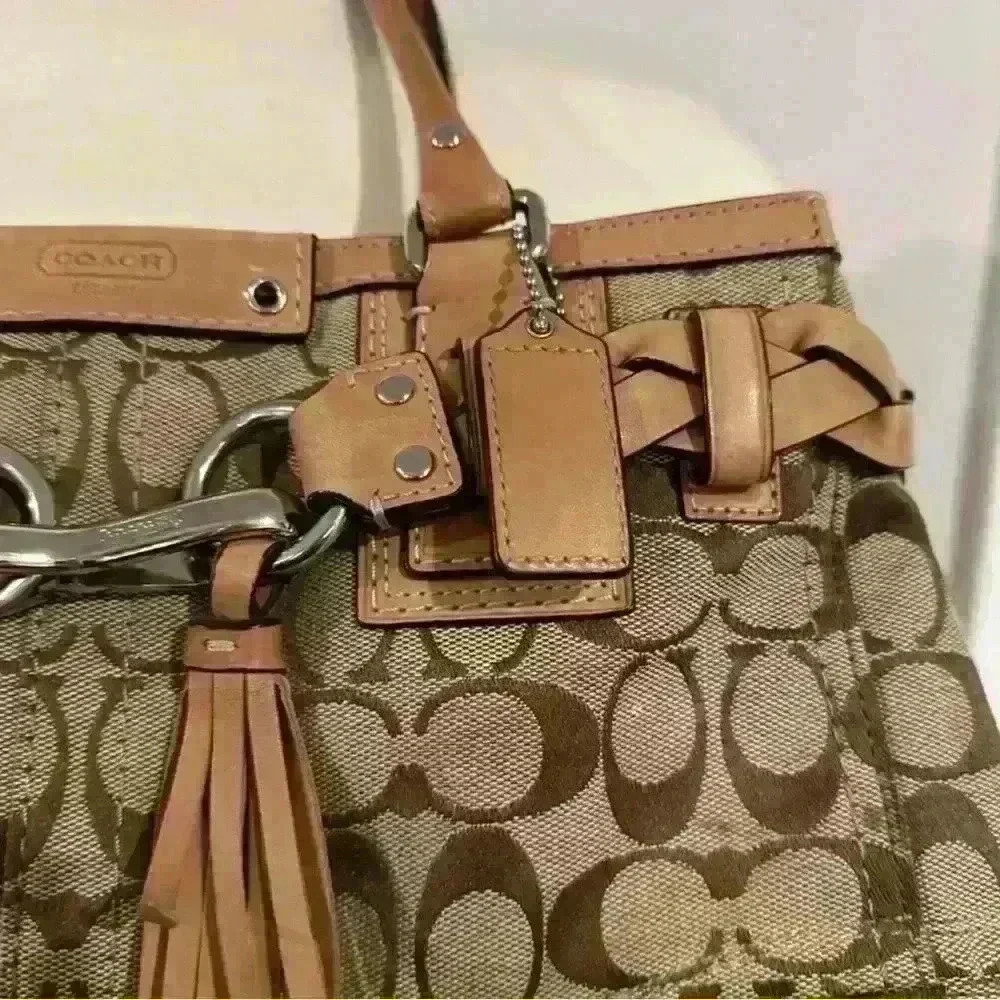 Vintage Authentic medium Hampton signature  Coach purse - Picture 6 of 10